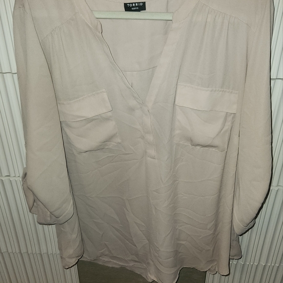 TORRID Harper blouse. TAN. 3X. - Picture 2 of 6
